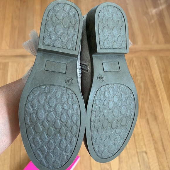 NIB Olive & Edie Strappie Ankle Boots - Picture 3 of 5